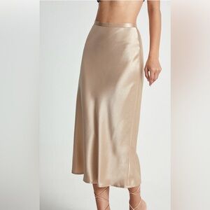 New with Tag Small Elegant Cream Satin Skirt ( Apricot )